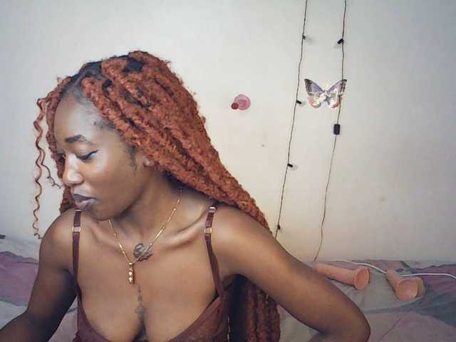 LeylieCandy's BongaCams show and profile