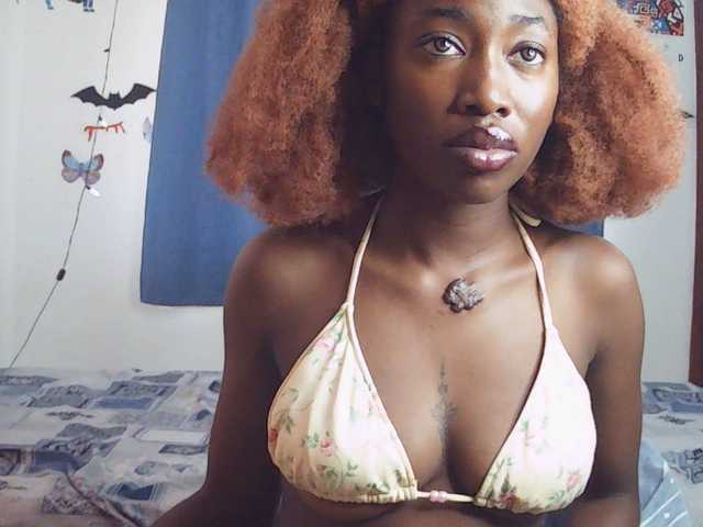LeylieCandy's BongaCams show and profile