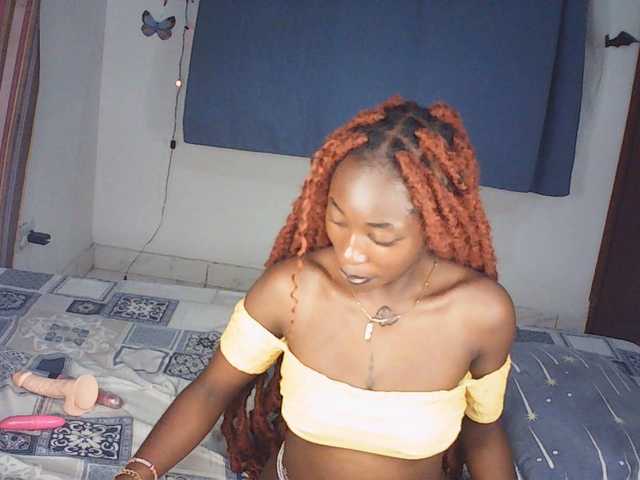 LeylieCandy's BongaCams show and profile