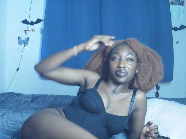 LeylieCandy's BongaCams show and profile