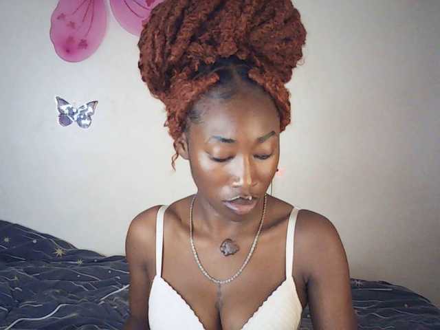 LeylieCandy's BongaCams show and profile