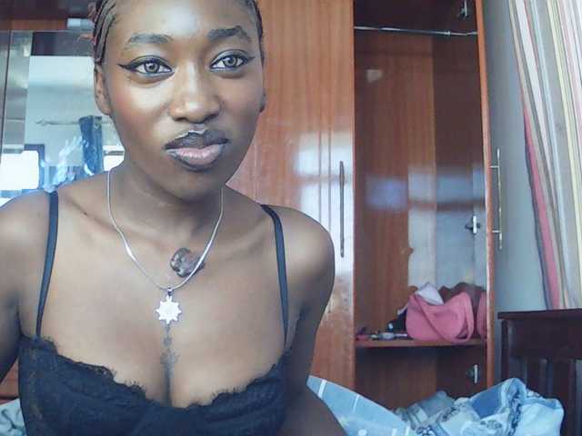 LeylieCandy's BongaCams show and profile