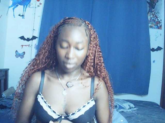 LeylieCandy's BongaCams show and profile