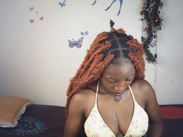 LeylieCandy's BongaCams show and profile