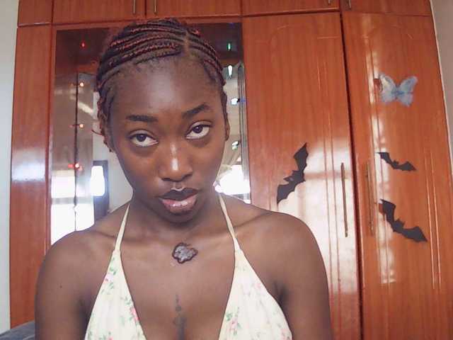 LeylieCandy's BongaCams show and profile