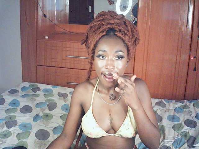 LeylieCandy's BongaCams show and profile