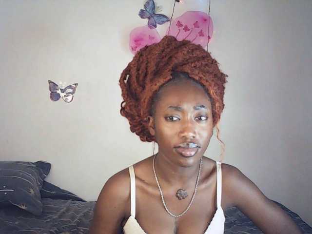 LeylieCandy's BongaCams show and profile