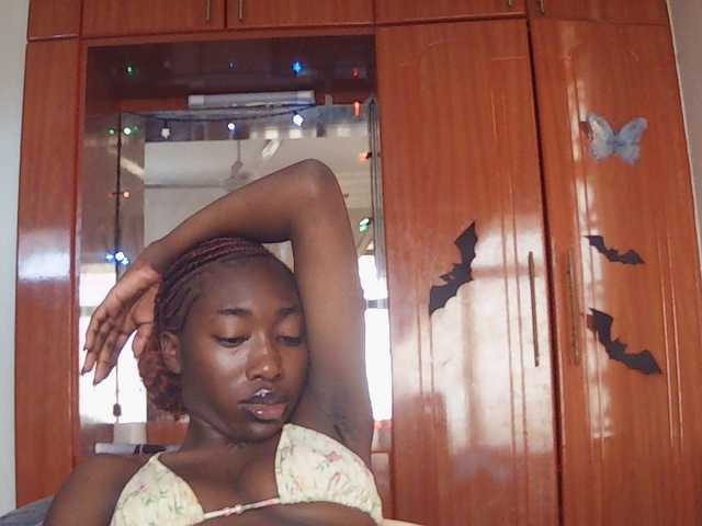 LeylieCandy's BongaCams show and profile