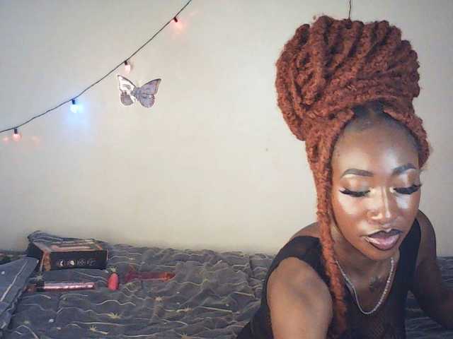 LeylieCandy's BongaCams show and profile