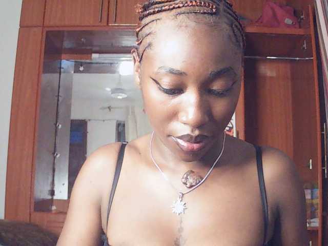 LeylieCandy's BongaCams show and profile