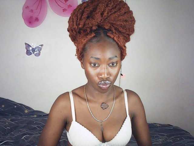 LeylieCandy's BongaCams show and profile