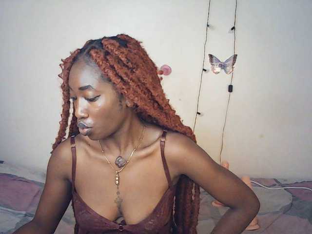 LeylieCandy's BongaCams show and profile