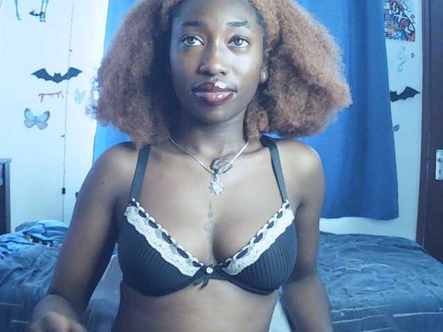 LeylieCandy's BongaCams show and profile