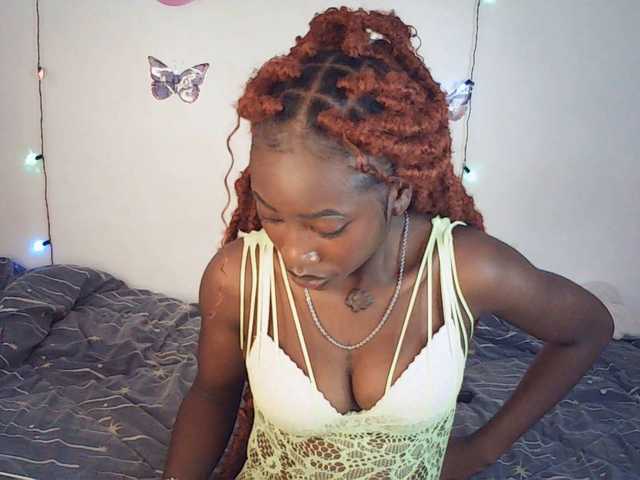 LeylieCandy's BongaCams show and profile