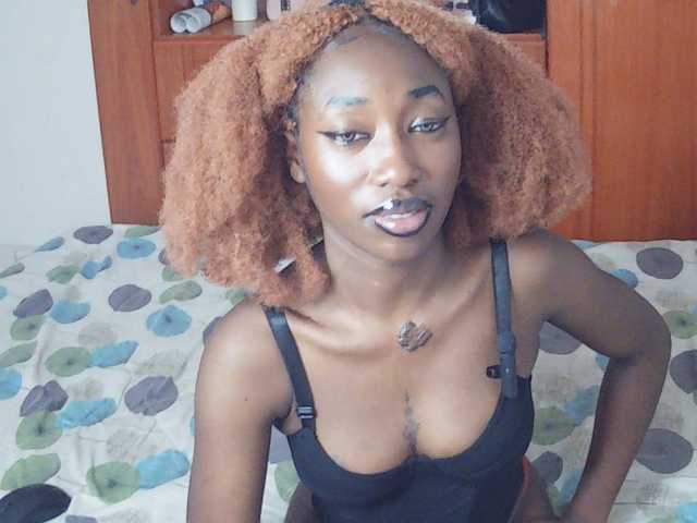 LeylieCandy's BongaCams show and profile