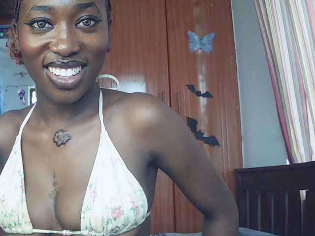 LeylieCandy's BongaCams show and profile