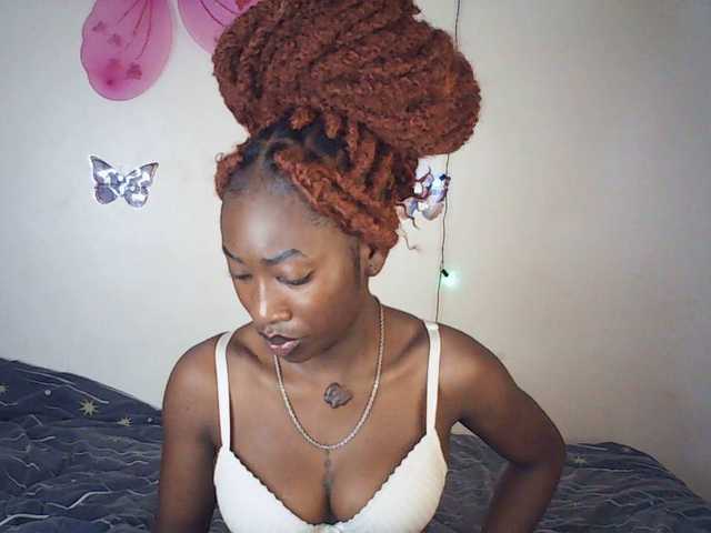 LeylieCandy's BongaCams show and profile