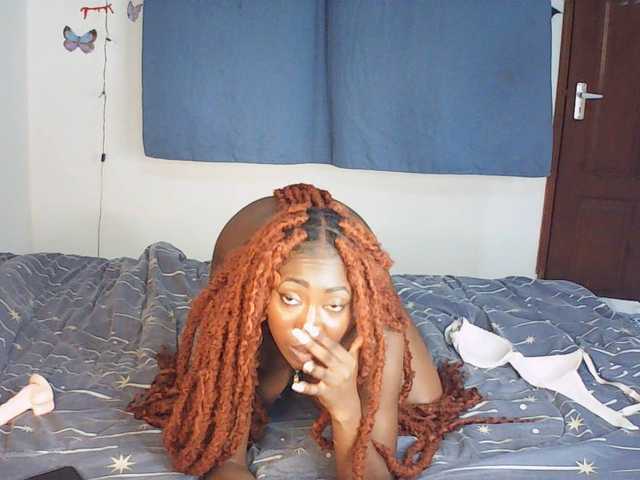 LeylieCandy's BongaCams show and profile