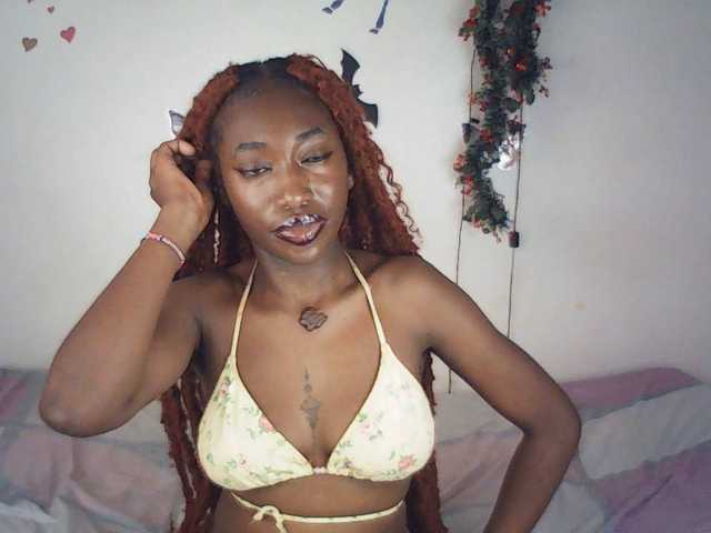 LeylieCandy's BongaCams show and profile