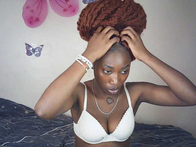 LeylieCandy's BongaCams show and profile