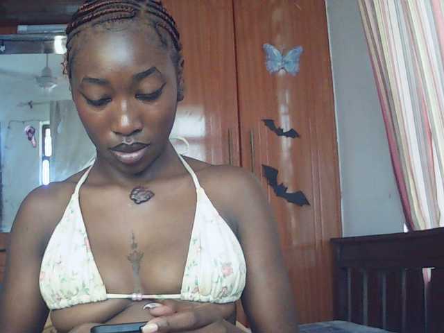 LeylieCandy's BongaCams show and profile