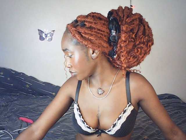 LeylieCandy's BongaCams show and profile