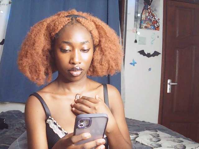 LeylieCandy's BongaCams show and profile