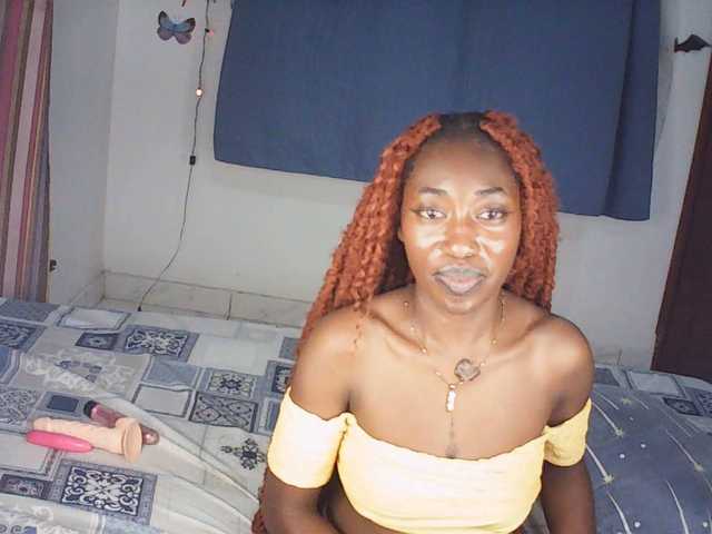 LeylieCandy's BongaCams show and profile