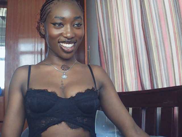 LeylieCandy's BongaCams show and profile