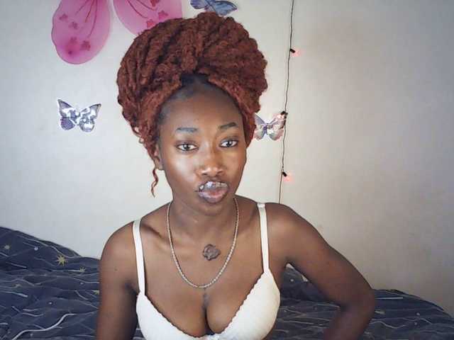 LeylieCandy's BongaCams show and profile