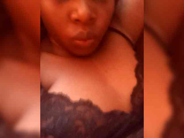 sweetberry18 Live Webcam on BongaCams