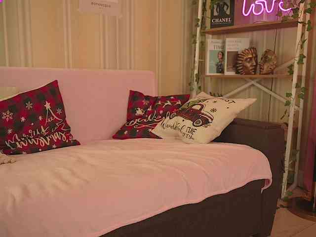 LilithVermillion webcam