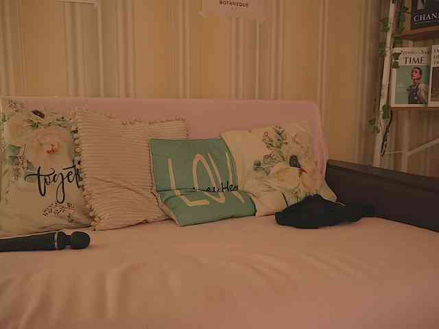 LilithVermillion webcam