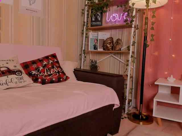 LilithVermillion webcam