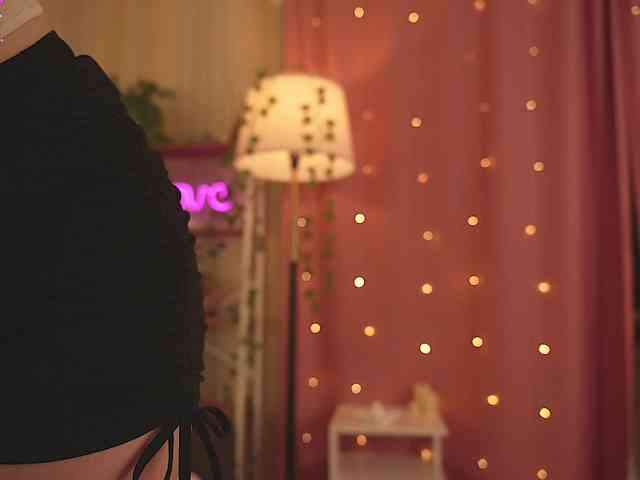 LilithVermillion webcam