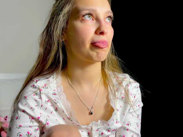 cute-honey's BongaCams show and profile