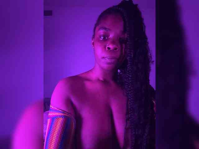 SexxiAfterDark webcam