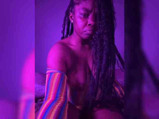 SexxiAfterDark webcam