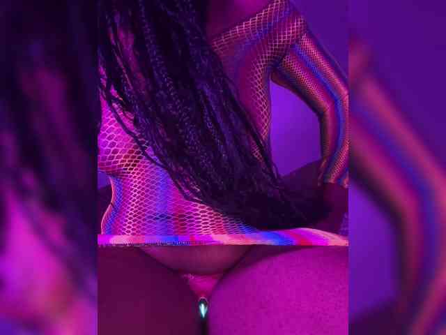 SexxiAfterDark webcam