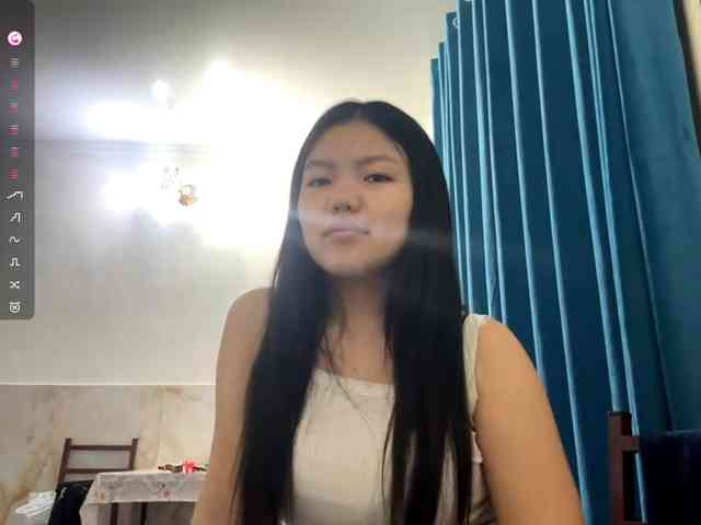 MagdalenaAlouf webcam