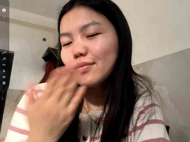 MagdalenaAlouf webcam