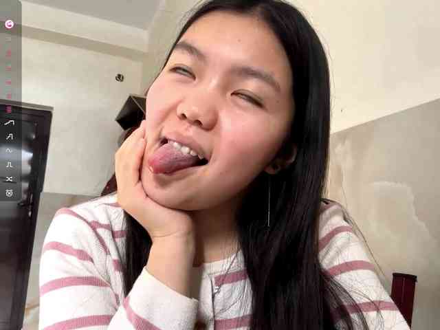 MagdalenaAlouf webcam