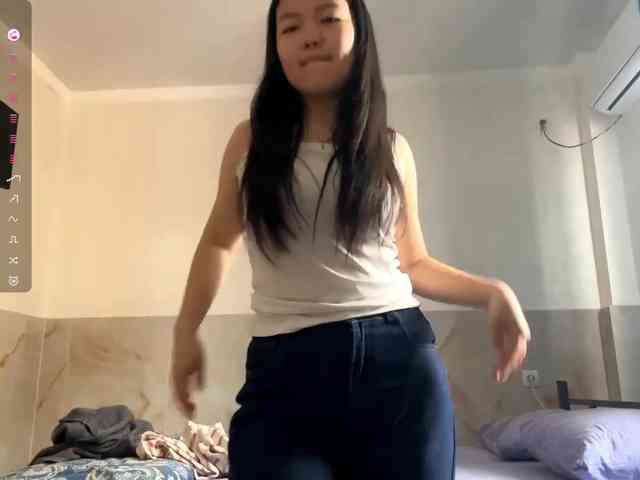 MagdalenaAlouf webcam