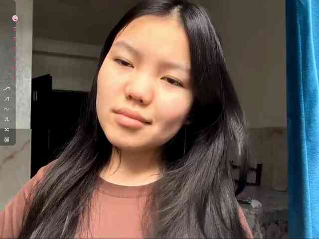 MagdalenaAlouf webcam