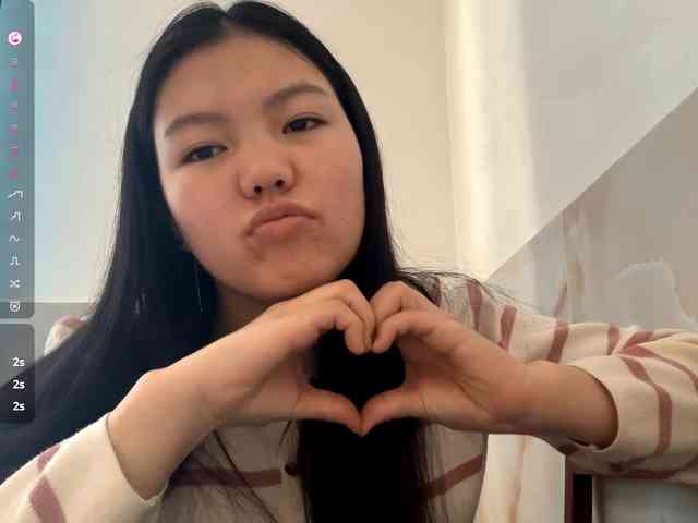 MagdalenaAlouf webcam