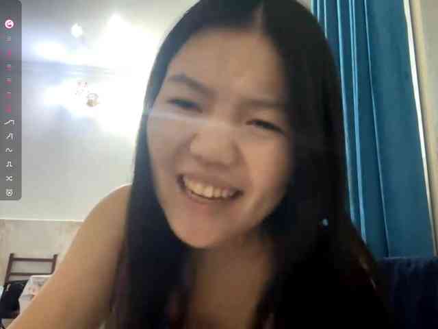 MagdalenaAlouf webcam