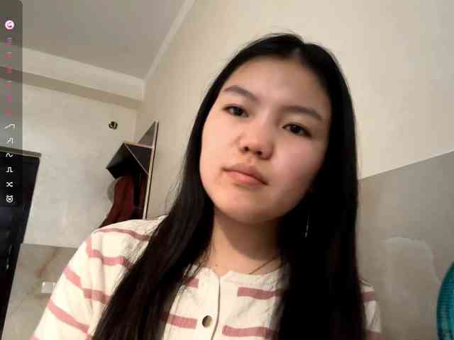 MagdalenaAlouf webcam