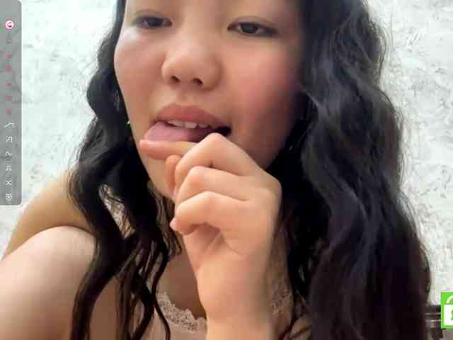 MagdalenaAlouf webcam