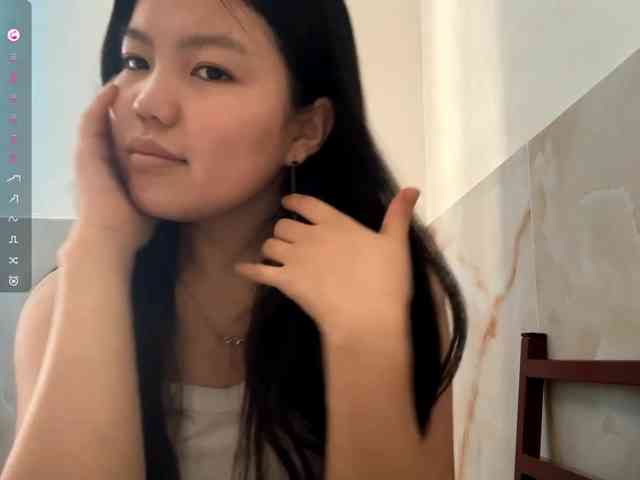 MagdalenaAlouf webcam