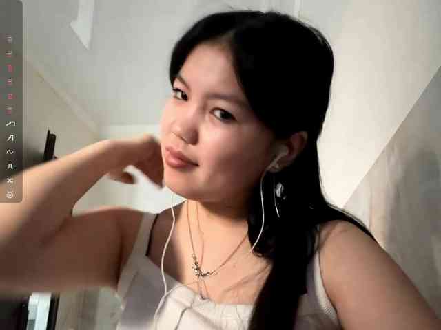 MagdalenaAlouf webcam